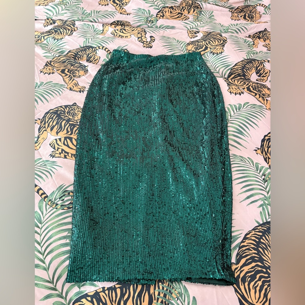 Alexia Admor knee length sequined green skirt 2